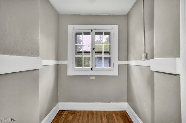 955 Dresden Rd, Cleveland Heights, OH 44112 - detailed view of wood finished floors and baseboards