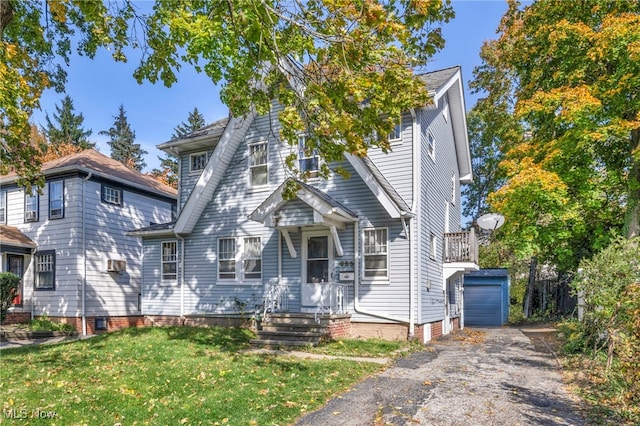 955 Dresden Rd, Cleveland Heights, OH 44112 - view of front facade featuring a front yard