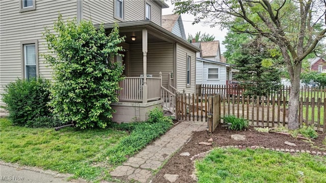 601 Short St, Dover, OH 44622 - view of side of property featuring covered porch and fence