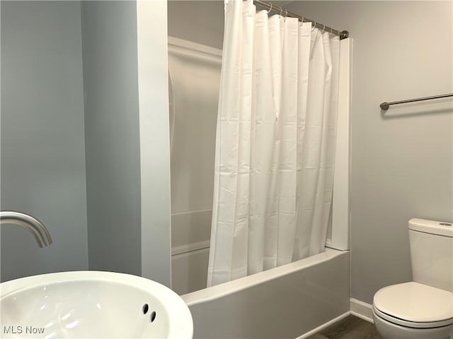 4378 Victoria Ter SE, Warren, OH 44484 - full bath featuring shower / bath combo, toilet, a sink, and baseboards
