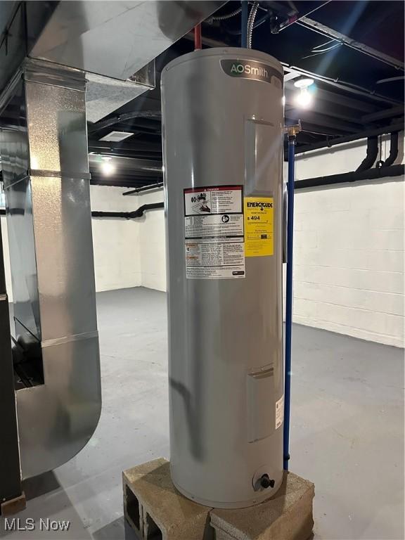 4378 Victoria Ter SE, Warren, OH 44484 - utilities featuring electric water heater