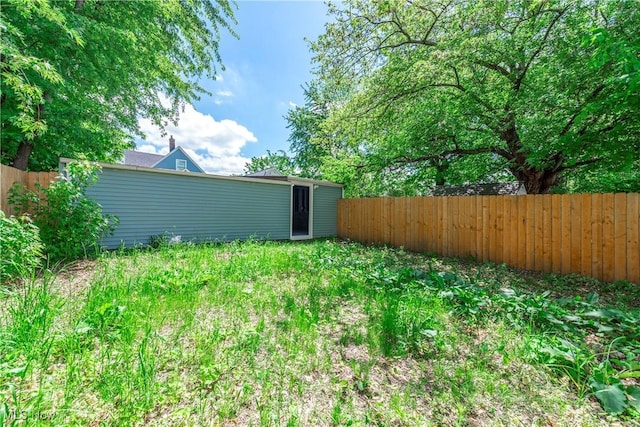 view of yard featuring fence