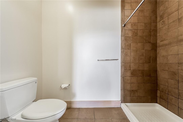 2030 Euclid Ave Unit 201, Cleveland, OH 44115 - full bath featuring a tile shower, toilet, tile patterned floors, and baseboards