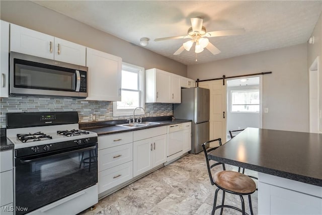 146 E Bergey St, Wadsworth, OH 44281 - kitchen featuring appliances with stainless steel finishes, a sink, dark countertops, and backsplash