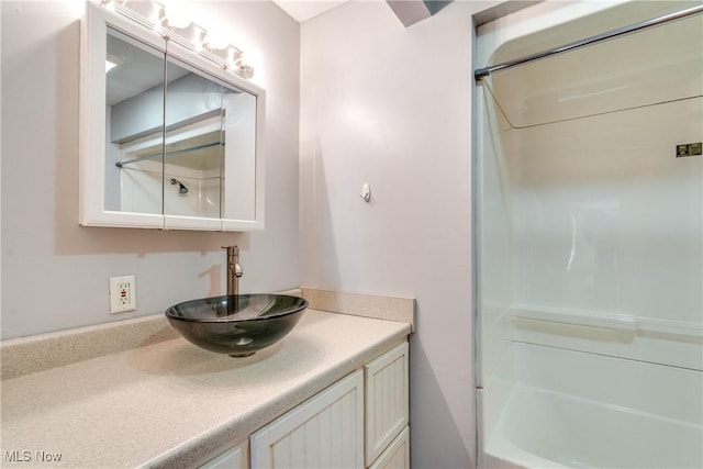 146 E Bergey St, Wadsworth, OH 44281 - bathroom featuring a shower and vanity