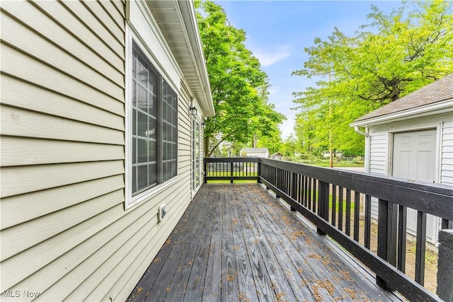 563 E 260th St, Euclid, OH 44132 - view of deck