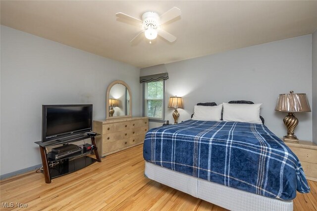 2639 Whiton Rd, University Heights, OH 44118 - bedroom with wood finished floors and a ceiling fan