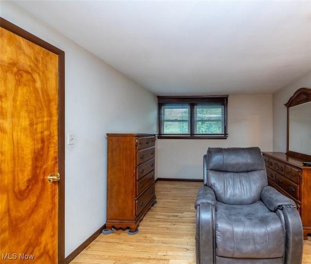 2639 Whiton Rd, University Heights, OH 44118 - sitting room with light wood-style flooring and baseboards