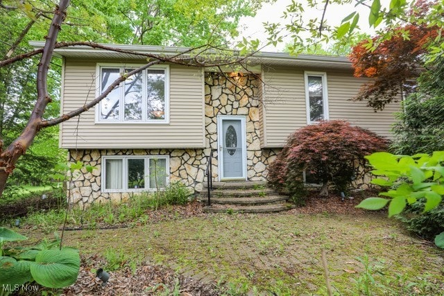 4217 State Route 82, Mantua, OH 44255 - bi-level home with stone siding