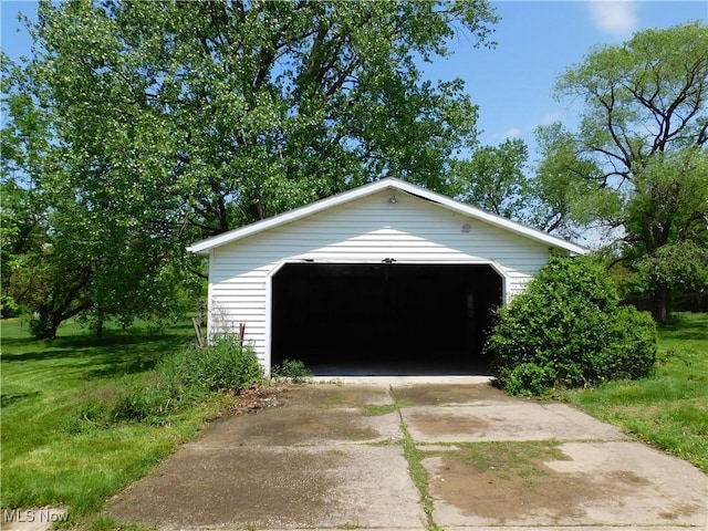 view of detached garage