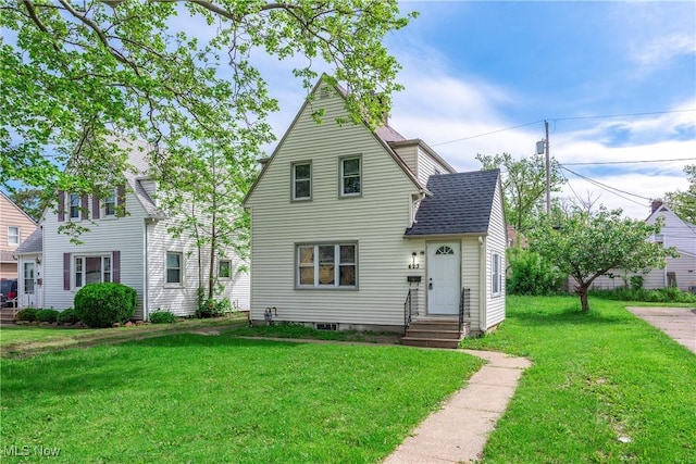 423 Kansas Ave, Lorain, OH 44052 - view of front facade with a front lawn, entry steps, and a shingled roof