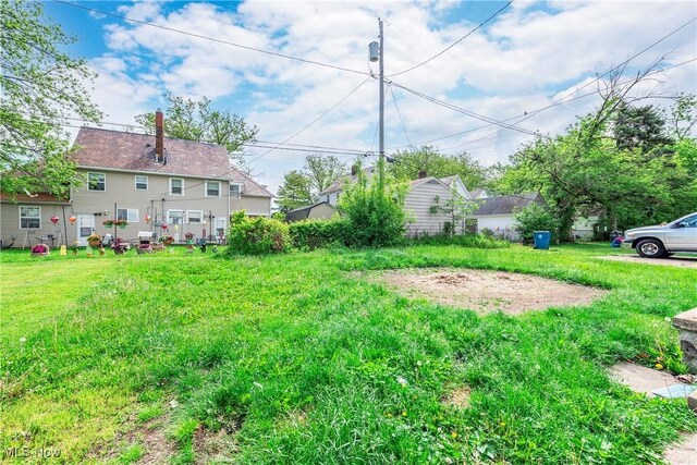 423 Kansas Ave, Lorain, OH 44052 - view of yard