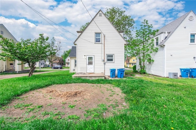 423 Kansas Ave, Lorain, OH 44052 - rear view of house featuring a lawn and central AC