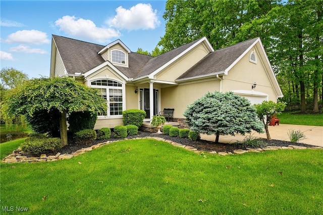 6868 Twin Oaks Ct, Canfield, OH 44406 - view of front of home featuring an attached garage, stucco siding, a front yard, and driveway