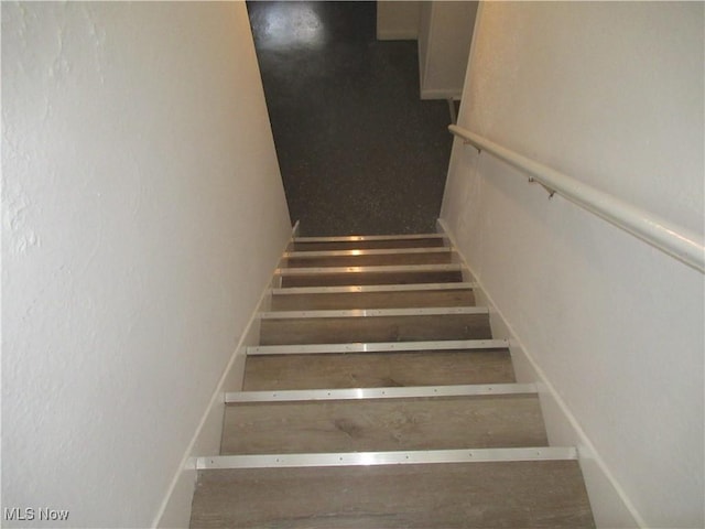 1397 Sunset Rd, Mayfield Heights, OH 44124 - view of staircase