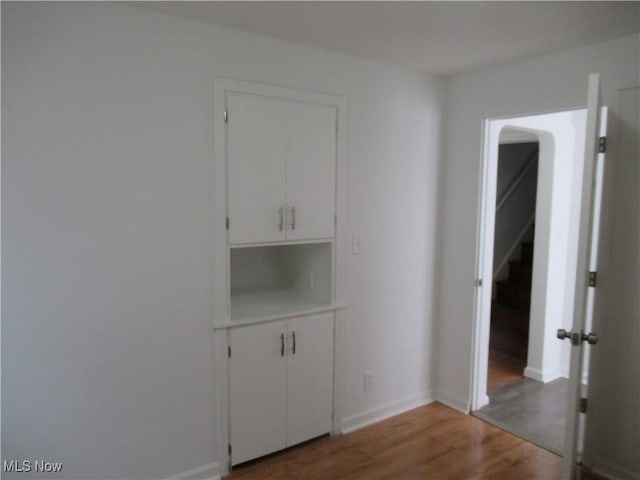 1397 Sunset Rd, Mayfield Heights, OH 44124 - empty room featuring wood finished floors and baseboards
