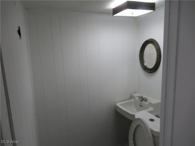 1397 Sunset Rd, Mayfield Heights, OH 44124 - half bathroom featuring a sink and toilet