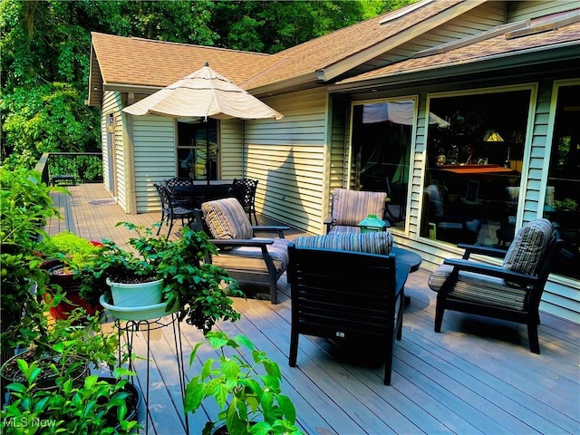 38 Choctaw Trl, Malvern, OH 44644 - wooden deck featuring an outdoor hangout area