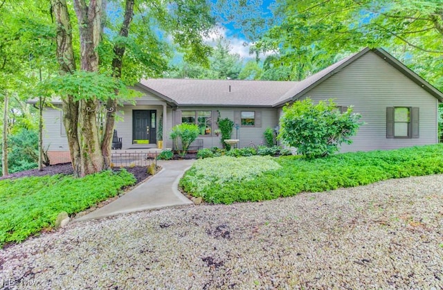 38 Choctaw Trl, Malvern, OH 44644 - ranch-style home with a porch