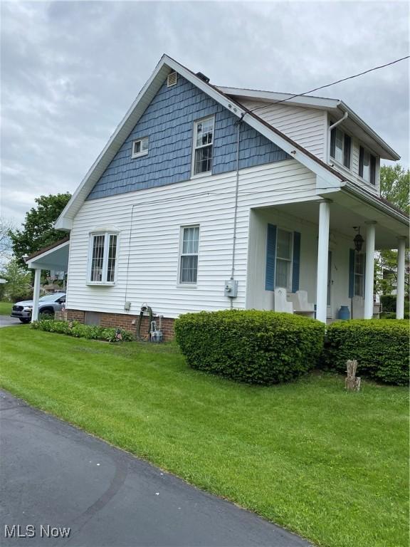 1912 Lisbon St, East Liverpool, OH 43920 - view of side of home featuring a lawn and a porch