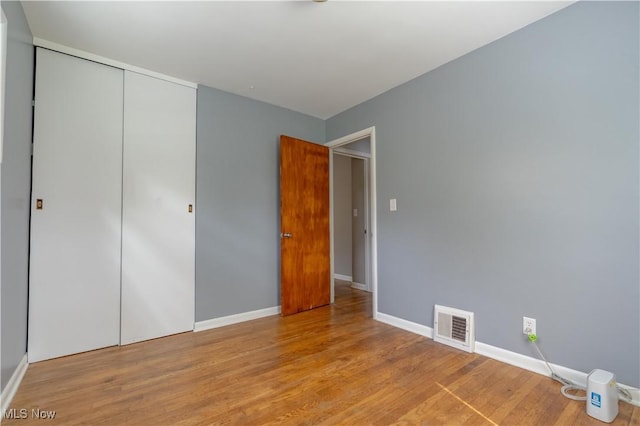 2930 Archwood Pl, Cuyahoga Falls, OH 44221 - unfurnished bedroom with wood finished floors, baseboards, and a closet