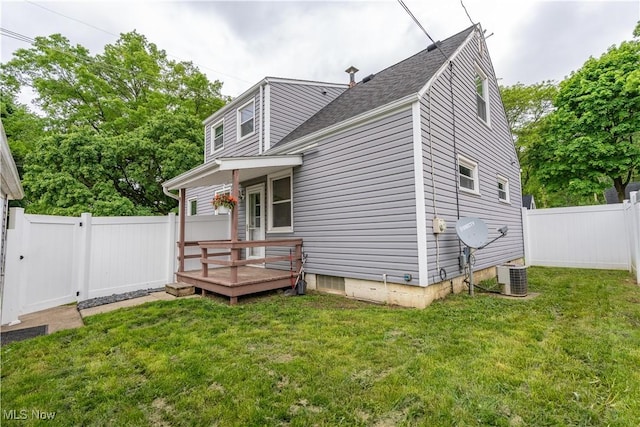 2930 Archwood Pl, Cuyahoga Falls, OH 44221 - rear view of house featuring cooling unit, a deck, a shingled roof, and a gate