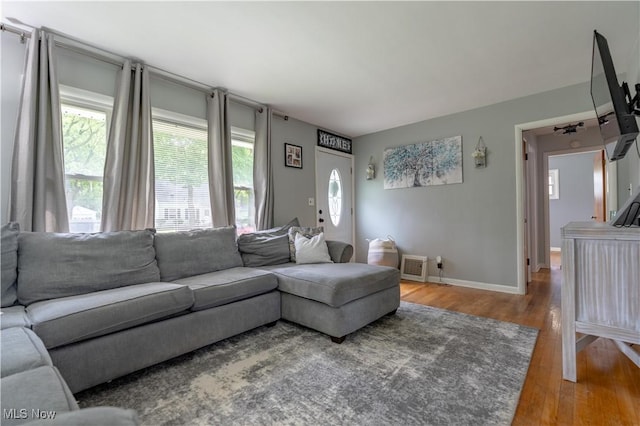 2930 Archwood Pl, Cuyahoga Falls, OH 44221 - living area featuring wood finished floors and baseboards