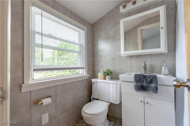 2930 Archwood Pl, Cuyahoga Falls, OH 44221 - bathroom featuring tile walls, toilet, and vanity