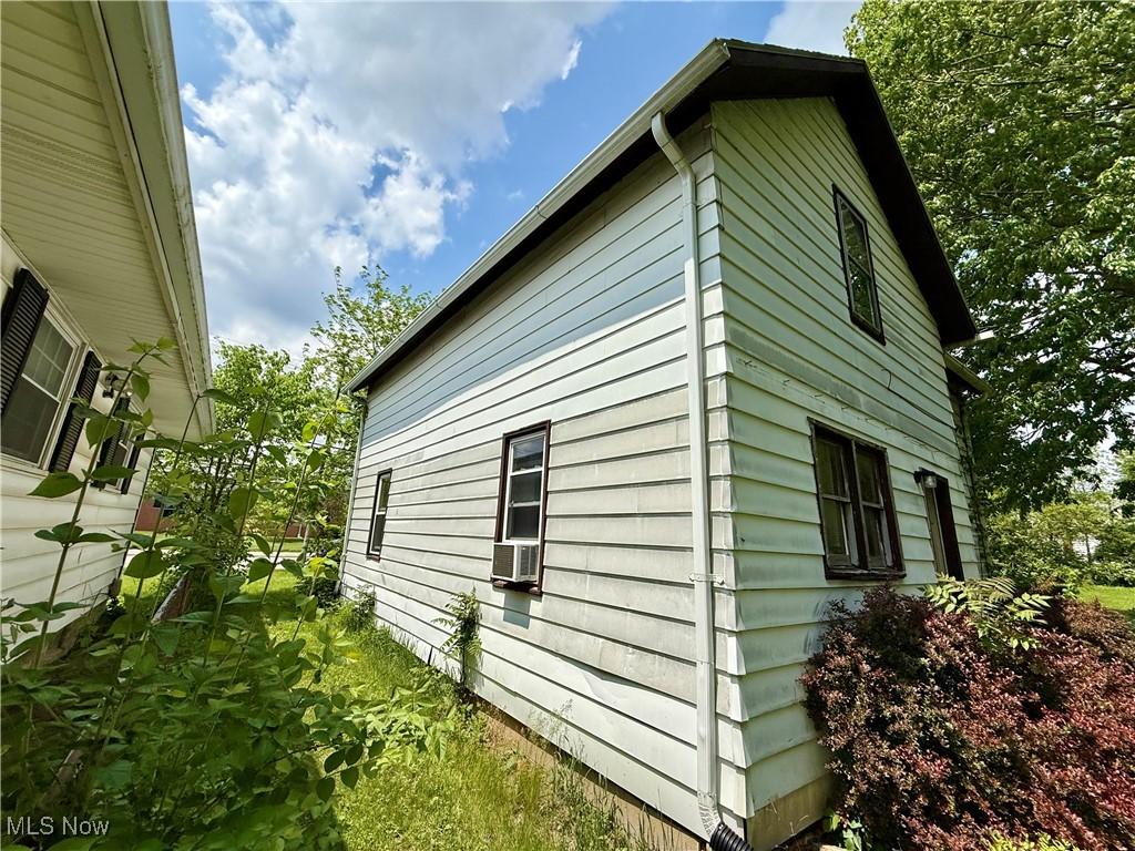 523 S Collett St, Lima, OH 45805 - view of side of home featuring cooling unit