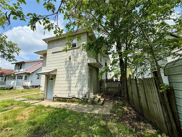 1017 Rice Ave, Lima, OH 45805 - back of property with entry steps