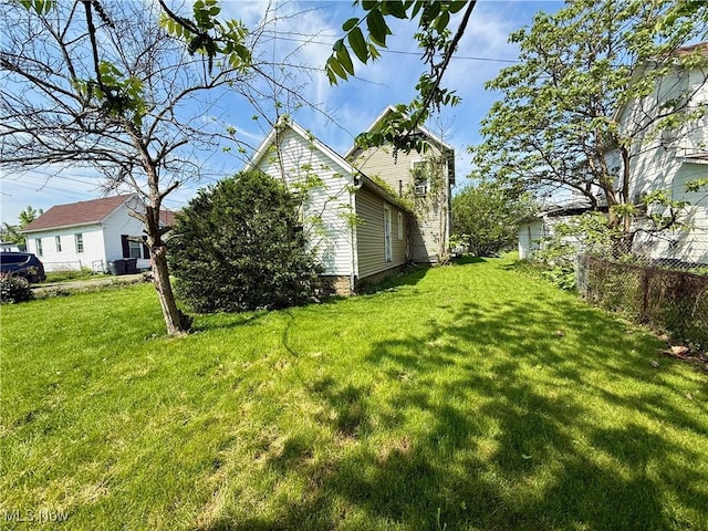466 N Mcdonel St, Lima, OH 45801 - view of green lawn