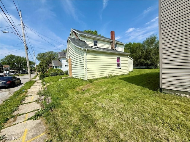 406 Ewing Ave, Lima, OH 45801 - view of side of property with a lawn