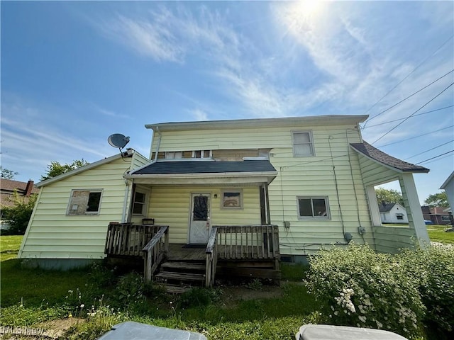 406 Ewing Ave, Lima, OH 45801 - back of property with a wooden deck