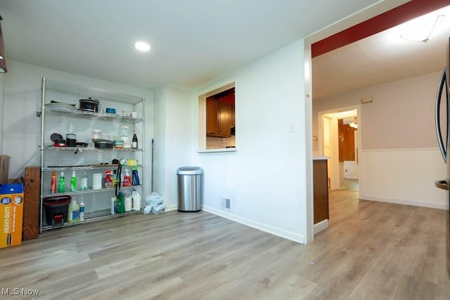 4020 Colony Rd, South Euclid, OH 44121 - bar featuring light wood-style floors