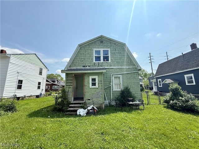 731 N Baxter St, Lima, OH 45801 - rear view of property featuring a gambrel roof and entry steps