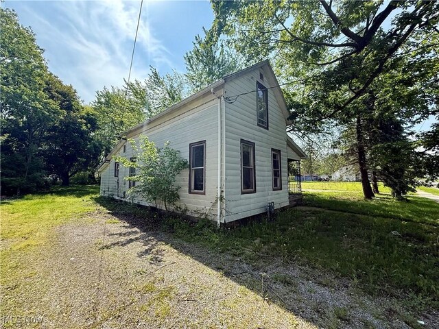 670 N W St, Lima, OH 45801 - view of property exterior with a lawn
