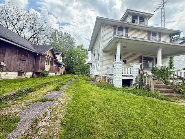 812 E Vine St, Lima, OH 45804 - view of front facade featuring covered porch and a front lawn