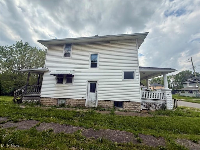 812 E Vine St, Lima, OH 45804 - rear view of house with a porch