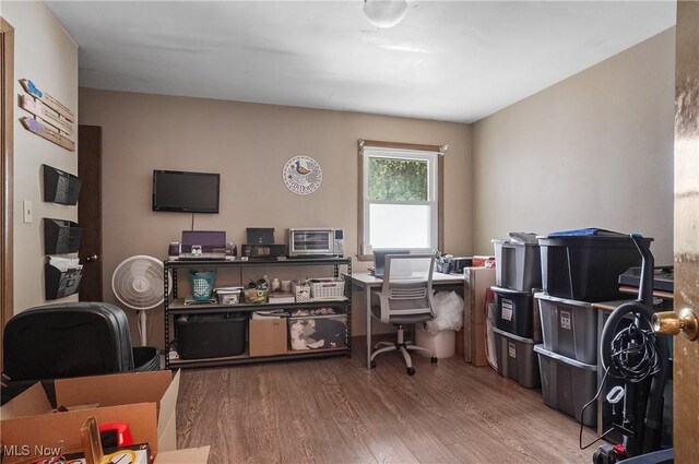 7182 Stewart Sharon Rd, Hubbard, OH 44425 - office area with wood finished floors
