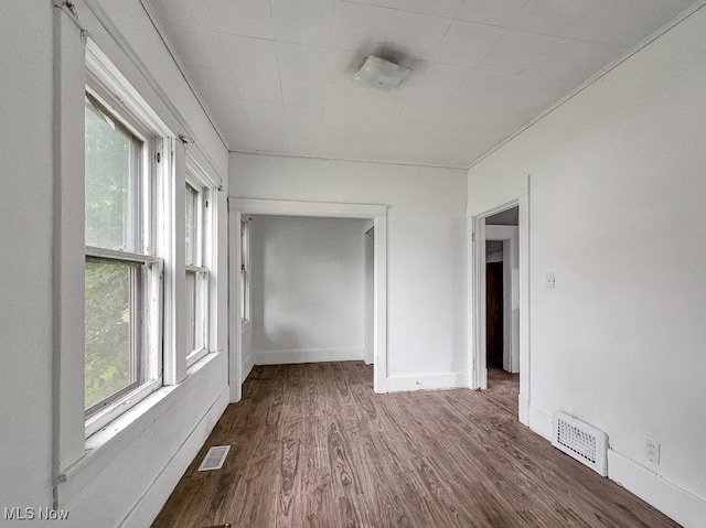 642 F St, Lorain, OH 44052 - empty room with dark wood-style floors and baseboards