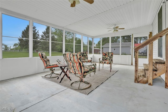 sunroom with ceiling fan