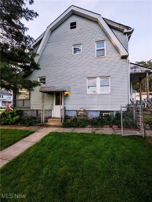 view of front of house featuring entry steps