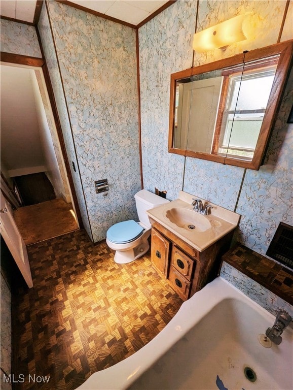 full bath featuring wallpapered walls, crown molding, toilet, a tub, and vanity