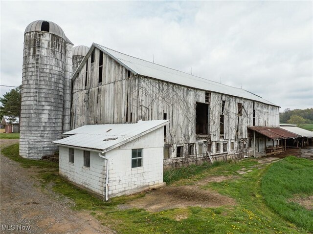 Bair Rd NW, Dover, OH 44622