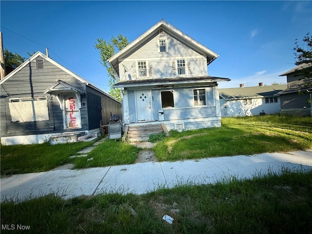 716 N Charles St, Lima, OH 45805 - view of front of house featuring a front lawn