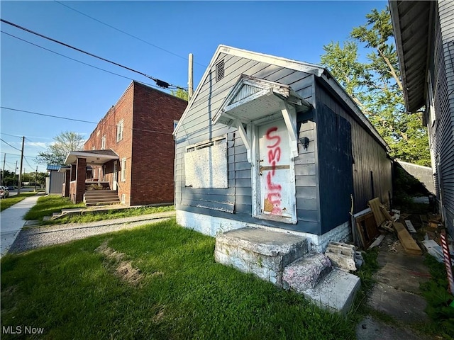 716 N Charles St, Lima, OH 45805 - view of property exterior featuring entry steps