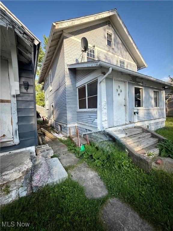 716 N Charles St, Lima, OH 45805 - view of front facade with entry steps