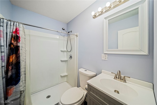 579 Main St, Conneaut, OH 44030 - full bath featuring a shower with curtain, vanity, and toilet