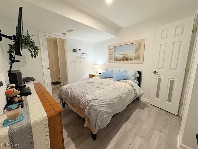 180 Elizabeth Pkwy, Akron, OH 44304 - bedroom with light wood finished floors