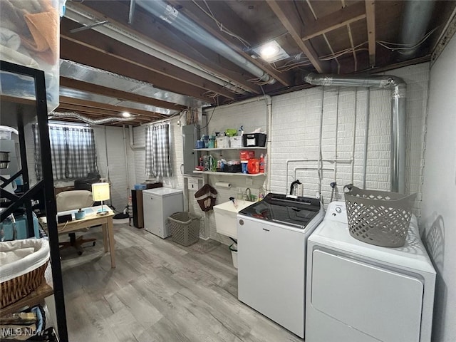180 Elizabeth Pkwy, Akron, OH 44304 - laundry area featuring washer and clothes dryer and light wood-style flooring